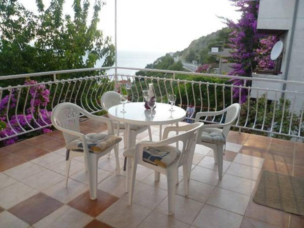 Apartments Coko Omis Room photo