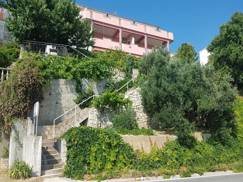 Apartments Coko Omis Exterior photo