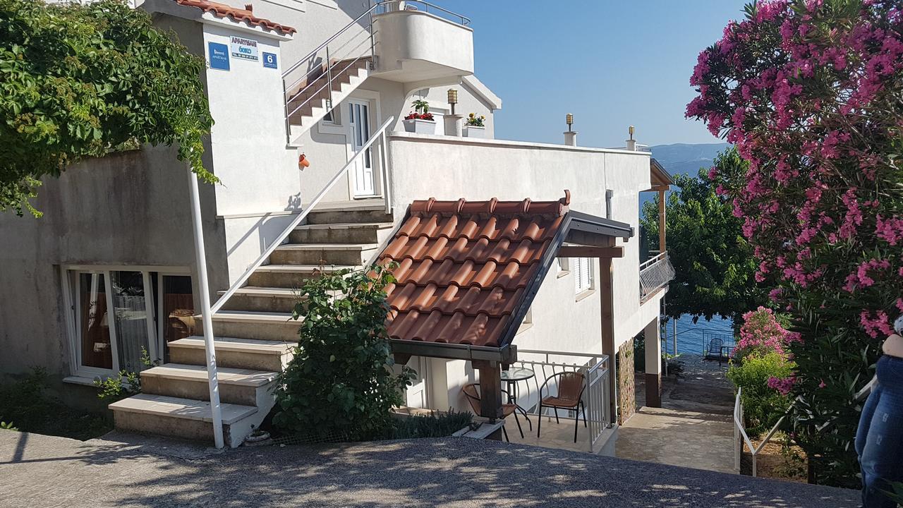 Apartments Coko Omis Exterior photo