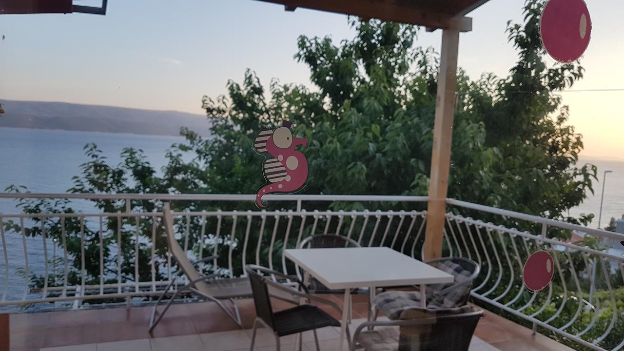 Apartments Coko Omis Exterior photo